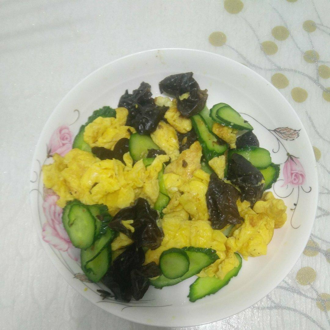 黄瓜木耳炒鸡蛋