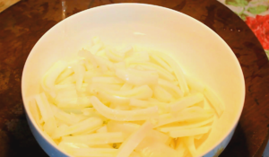 白菜梆炒肉丝的做法 步骤2