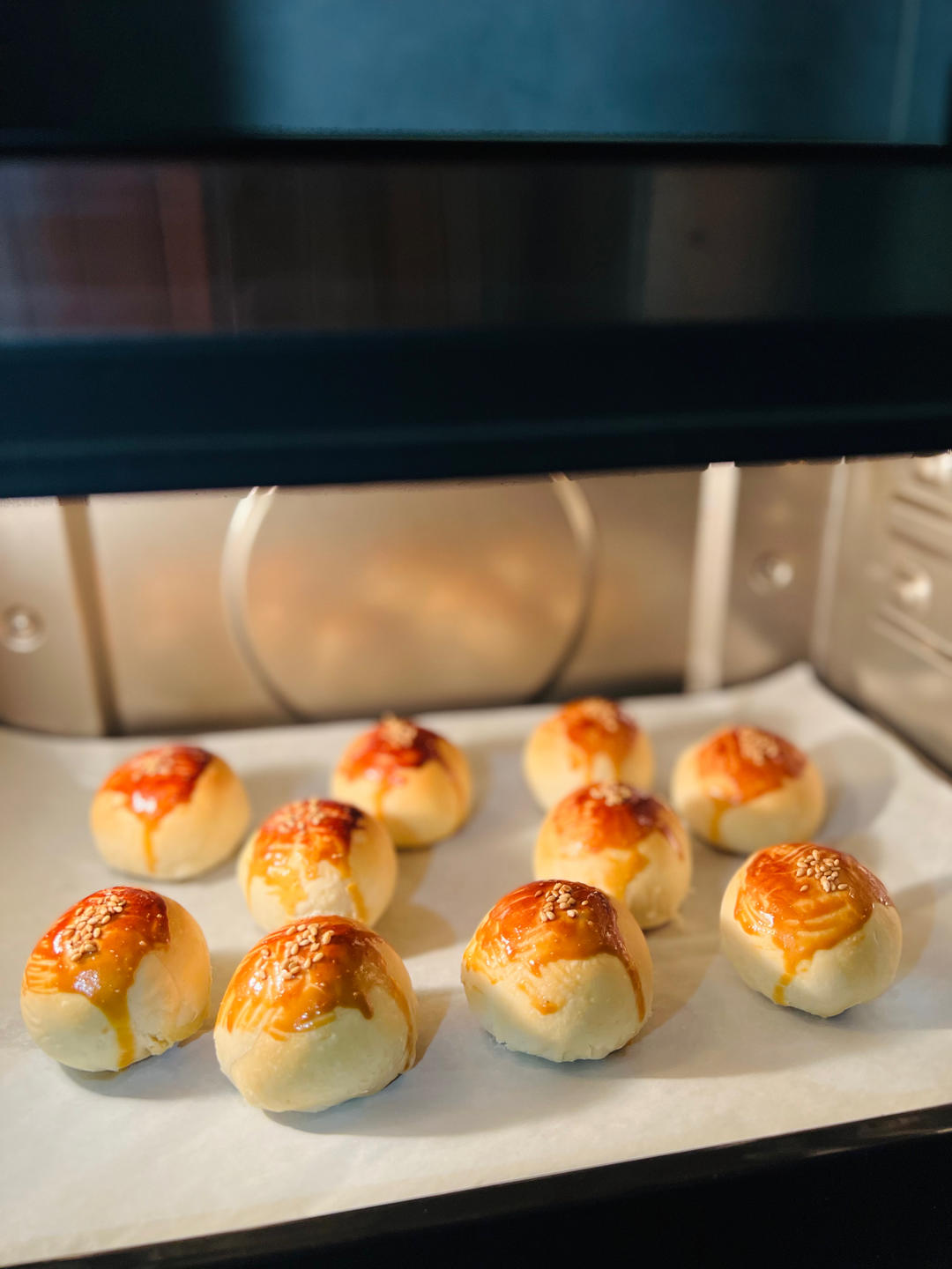 蛋黄酥（超详细步骤，附红豆沙馅做法）