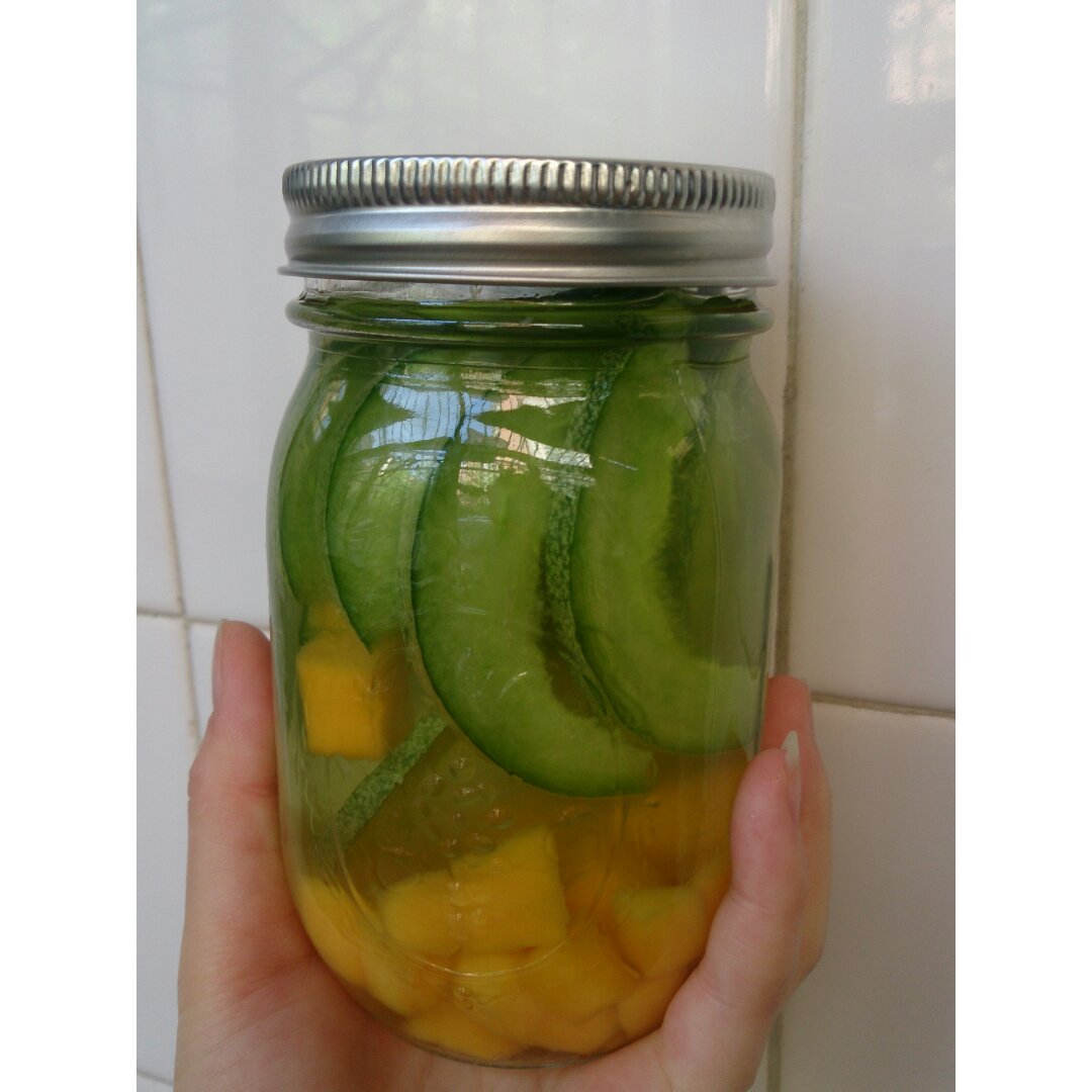 detox water 自制排毒养颜水 健康饮料 果蔬泡汁