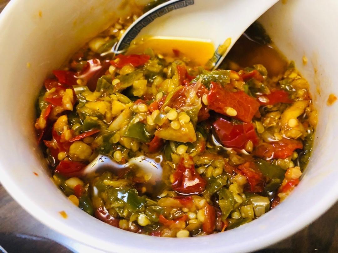 美味绝伦的自制蒜蓉辣椒酱