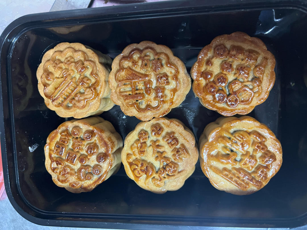 广式月饼—蛋黄莲蓉月饼