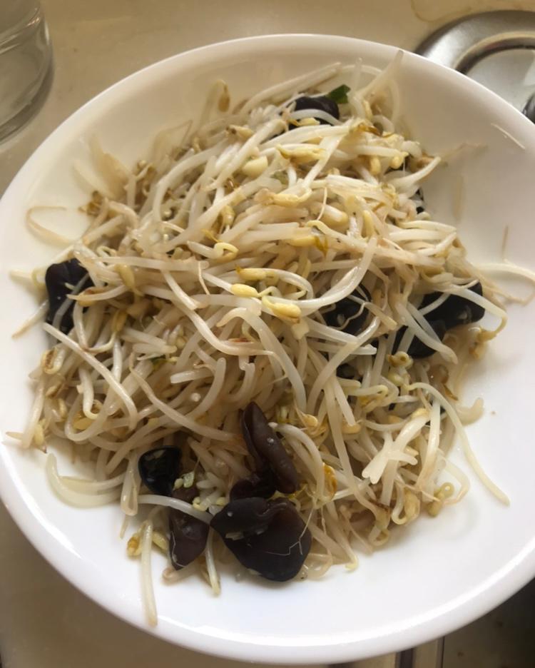 厨师长教你：“炝炒绿豆芽”的家常做法，味道非常赞