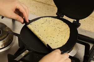 芝麻香酥蛋卷 各地小吃 第9张 芝麻香酥蛋卷 各地小吃 第9张