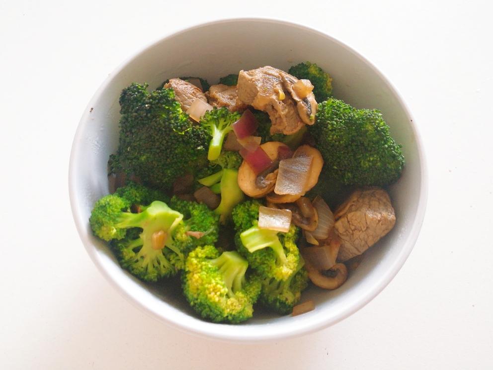 黑胡椒牛肉炒西兰花的做法