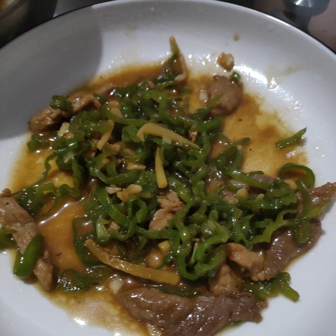 巨下饭的尖椒肉丝好吃得一碗接一碗