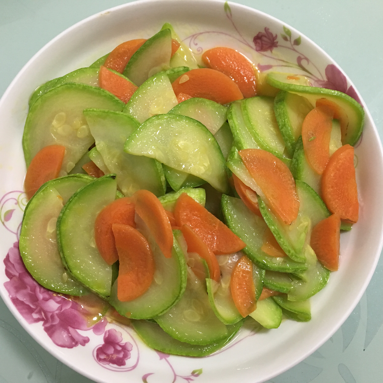 我就是爱做菜别叫我停下来1做的健康减脂西葫芦炒胡萝卜