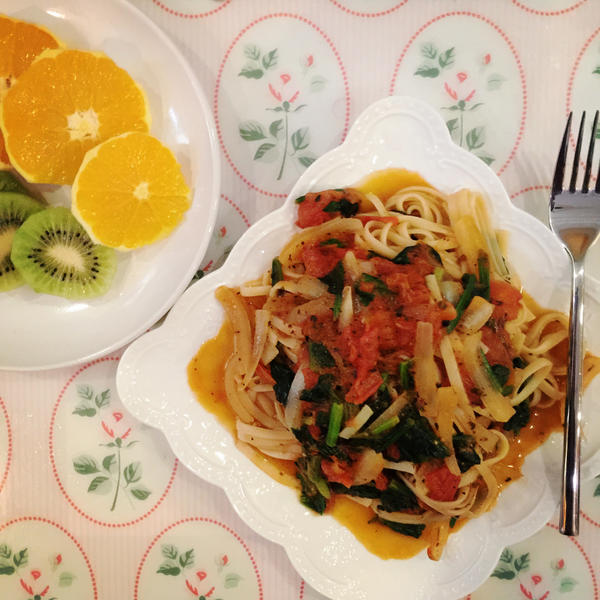 菠菜青酱意面(Spaghetti with Spinach and Basil Pesto)