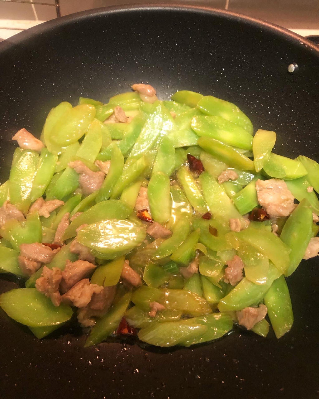 青笋炒肉（不用料酒肉也能又嫩又不腥气）