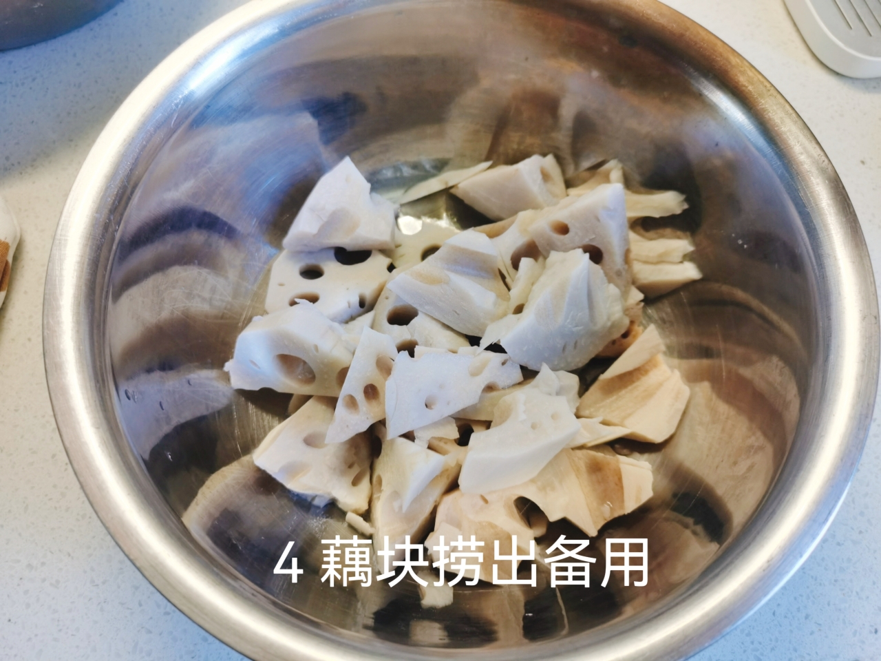 家常下饭菜——【蚝油莲藕炖排骨】的做法 步骤4