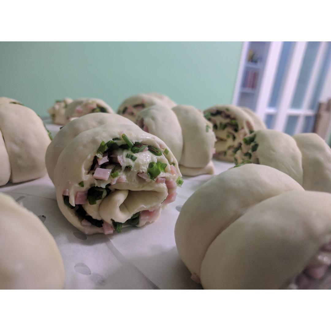 最好吃的火腿葱香花卷—附让葱不变黄的小窍门