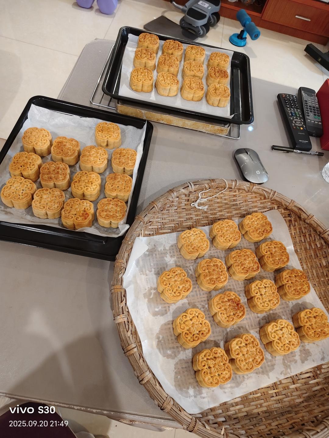 广式月饼—蛋黄莲蓉月饼