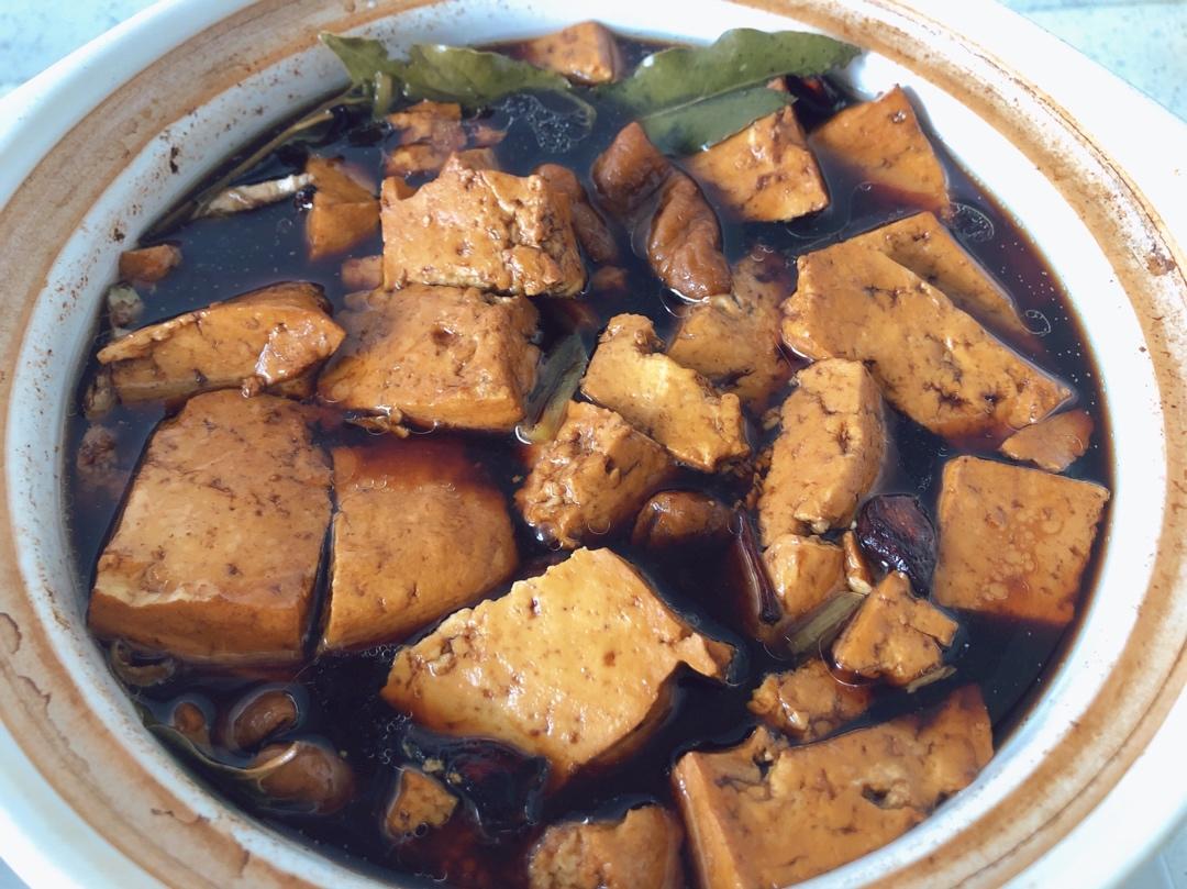 肥肠豆腐煲