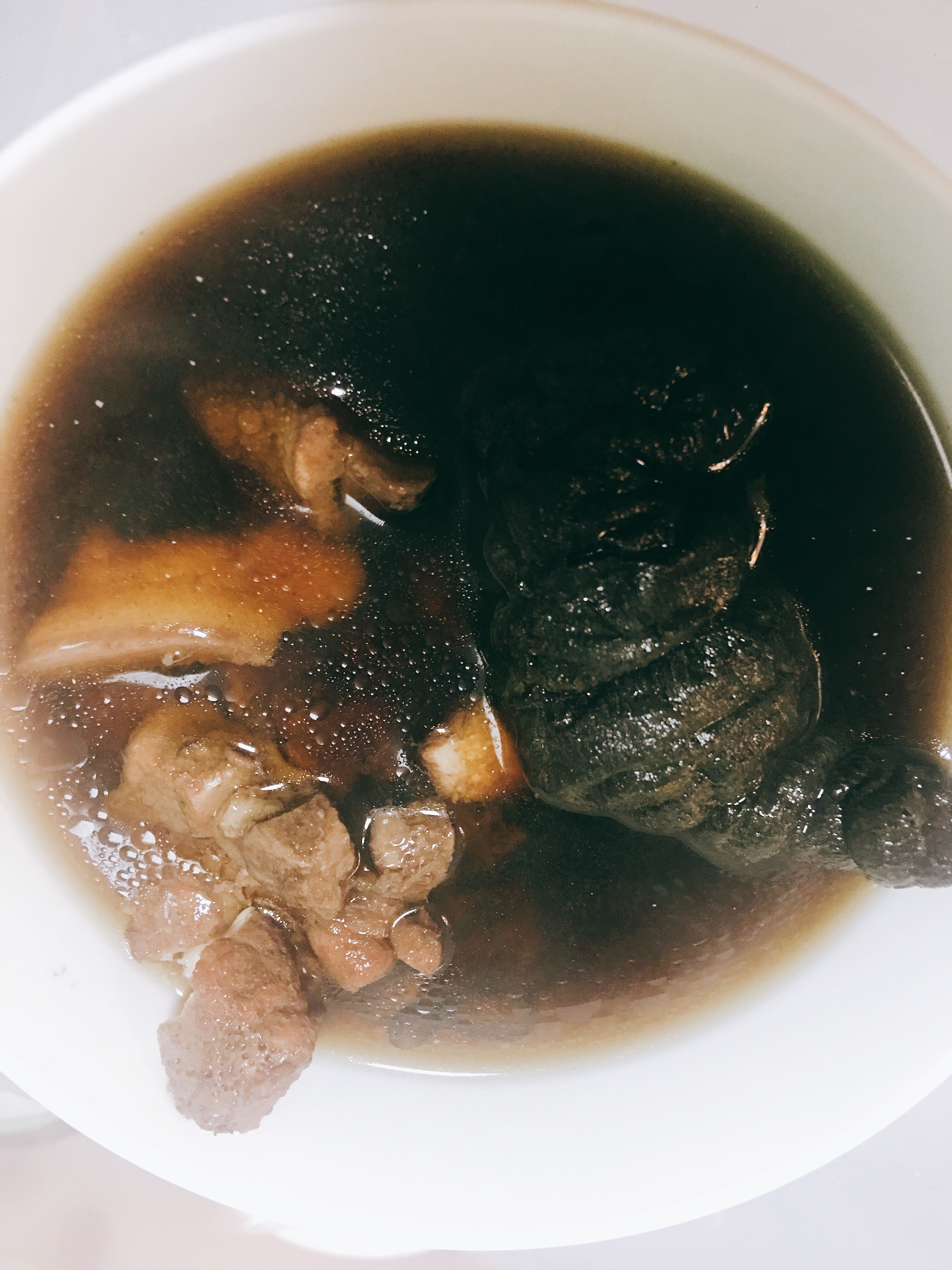生熟地黑豆炖猪骨汤