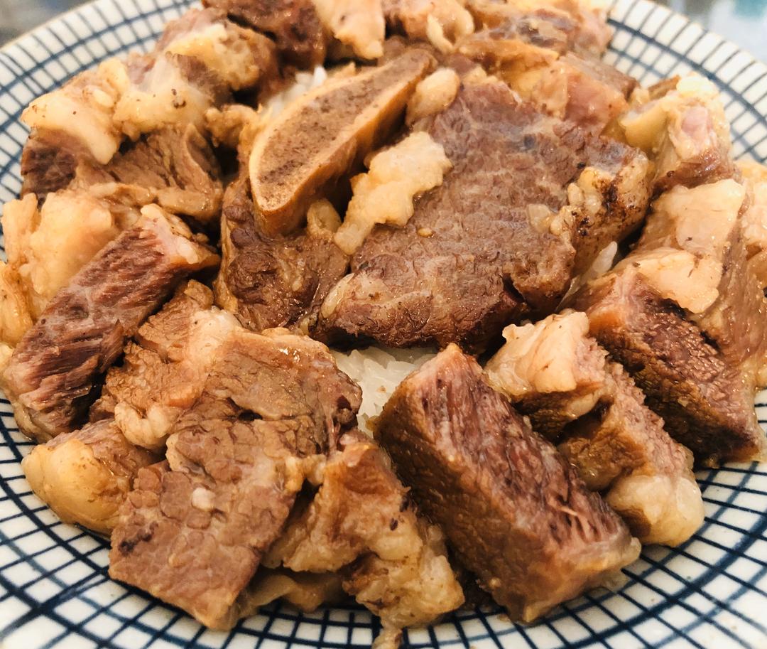 日式牛排盖饭的做法