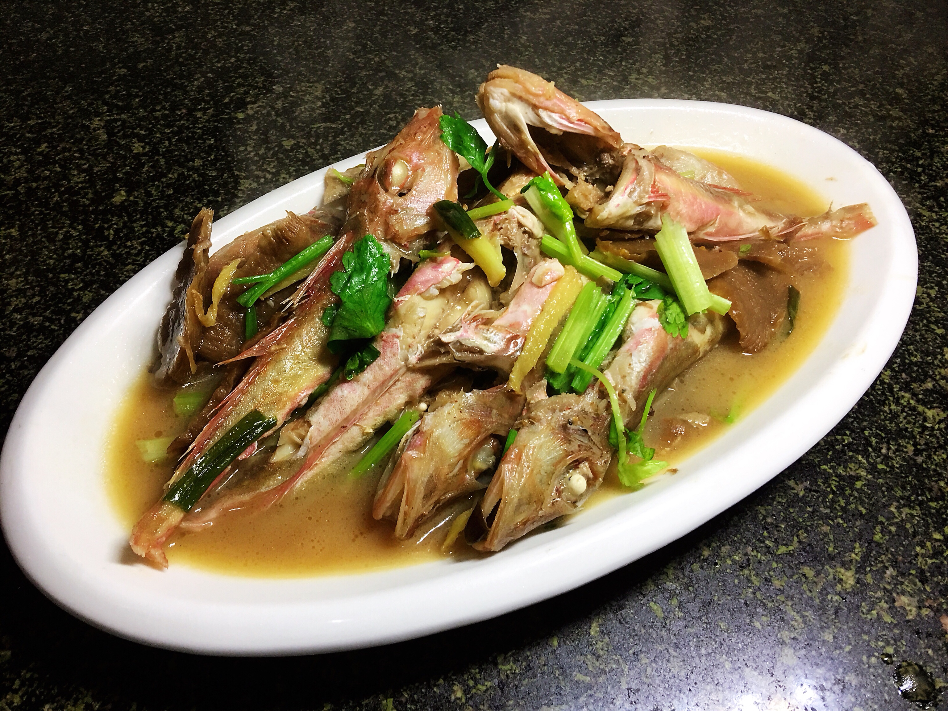 潮汕菜脯焖红角鱼的做法