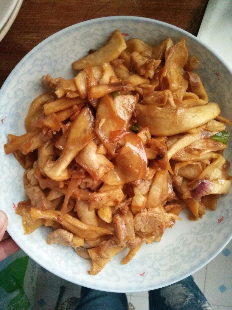 不会烧菜的笨媳妇儿做的葫芦条炒肉