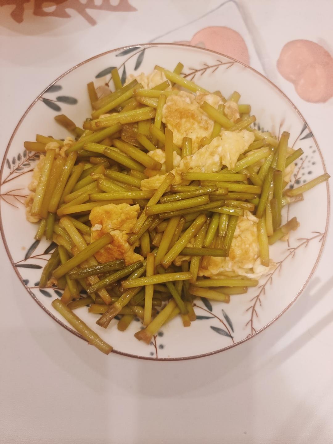 两分钟做好蒜苔炒鸡蛋