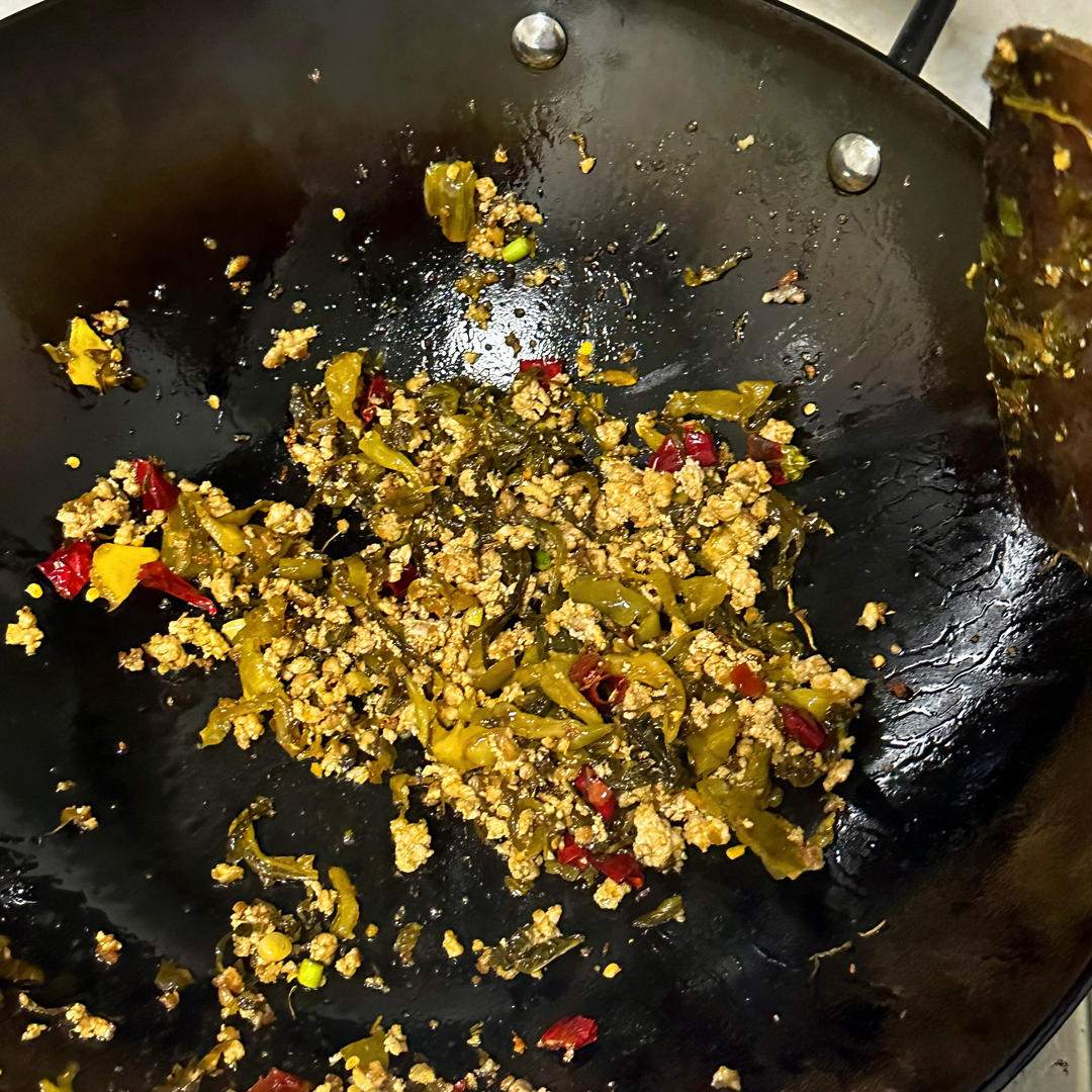 下班回家吃啥之酸腌菜肉臊面