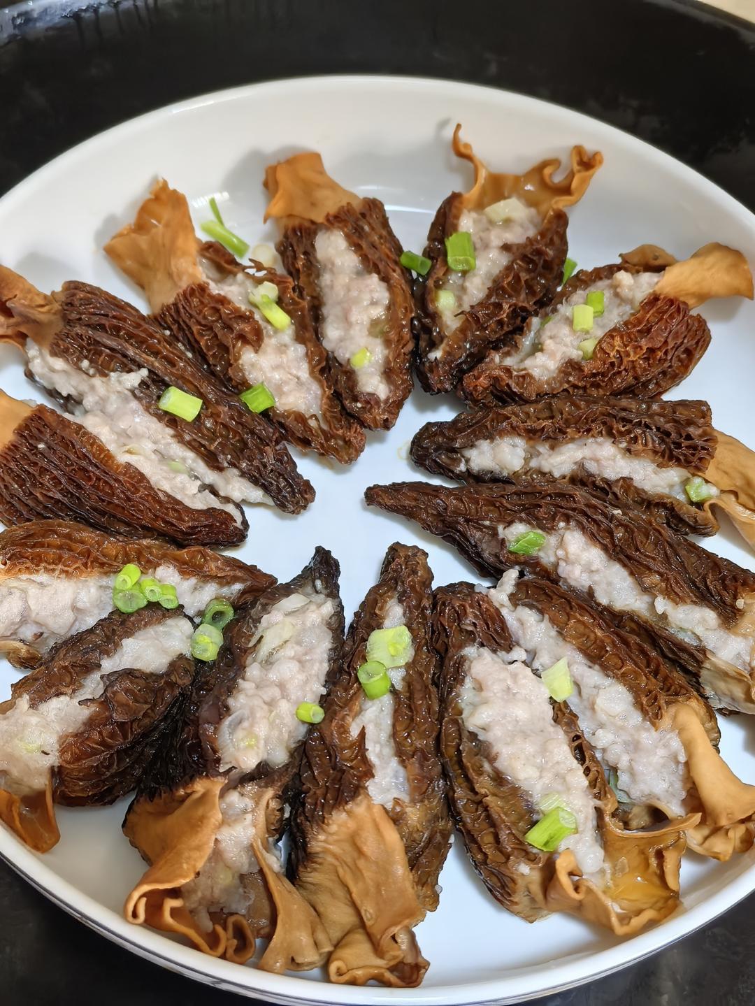 鲜甜的肉酿羊肚菌