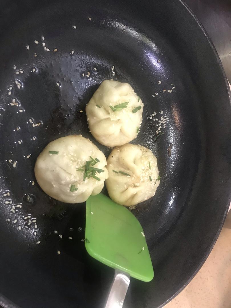 松软多汁的肉包子