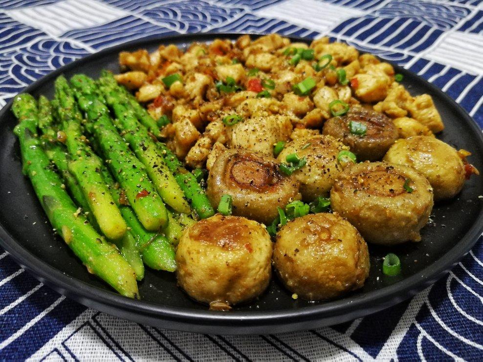 蒜香黄油鸡肉芦笋