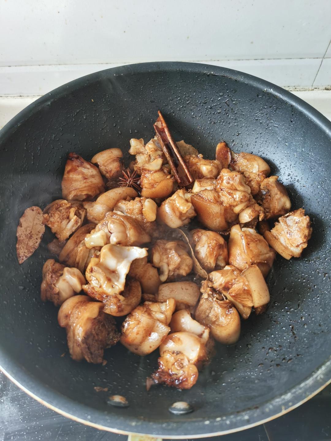 流口水的黄豆炖猪蹄