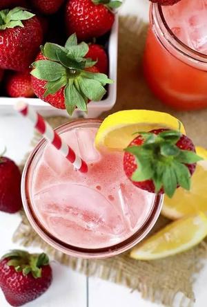 草莓椰汁柠檬水的做法 步骤4