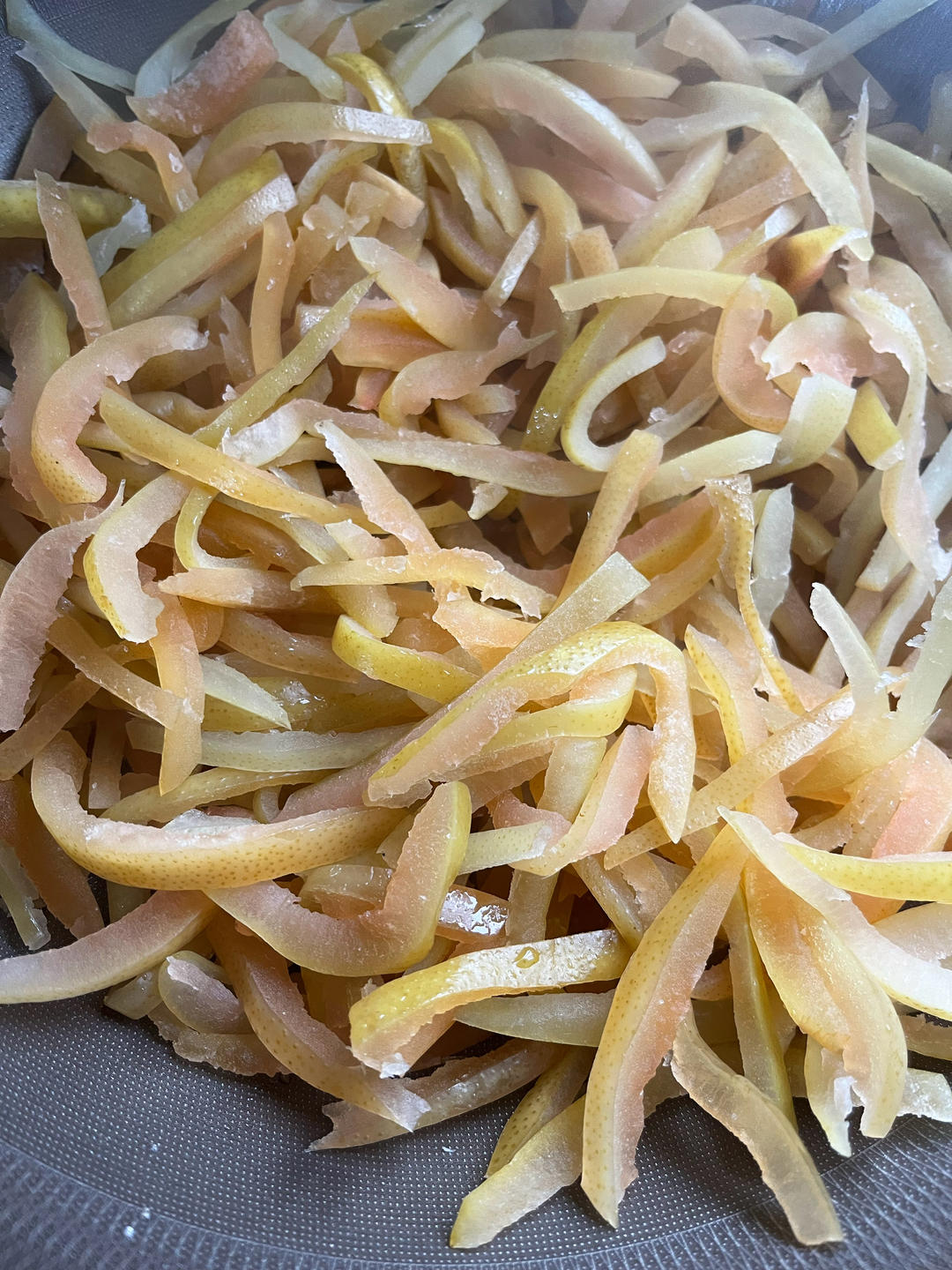 娃娃吵着要吃的柚子皮糖