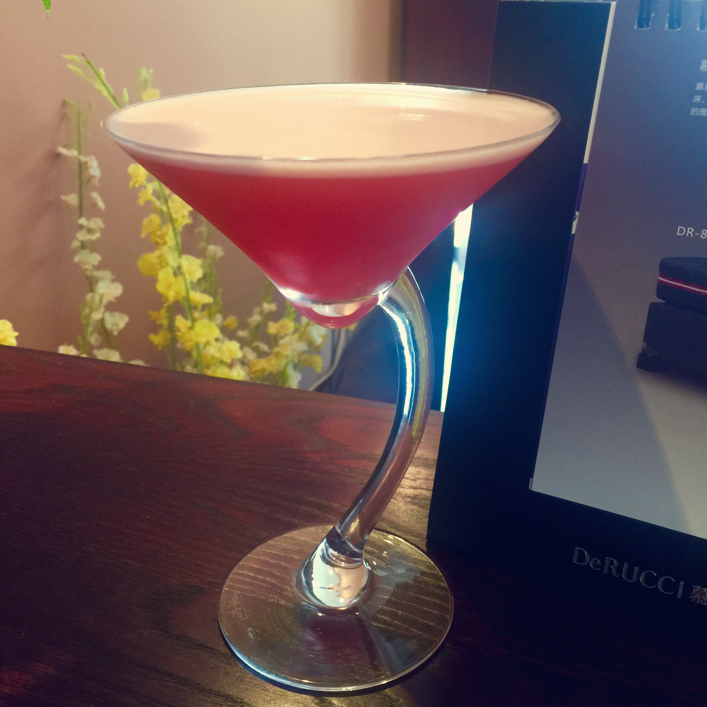 红粉佳人 Pink Lady 鸡尾酒