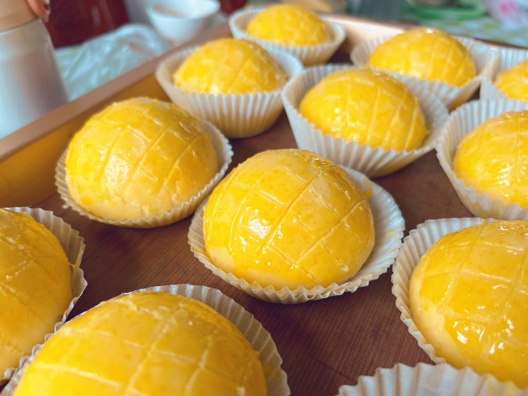 好吃到炸裂的港式菠萝包（附带制作酥皮的小视频）