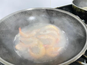 大白虾做法，汤都很美味的做法 步骤5