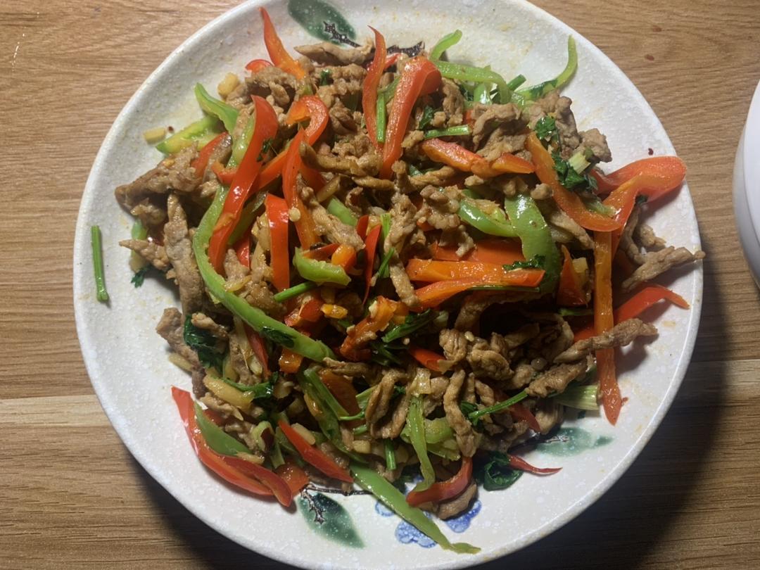 厨师长教你：“青椒牛肉丝”的家常做法，家乡的味道，先收藏了