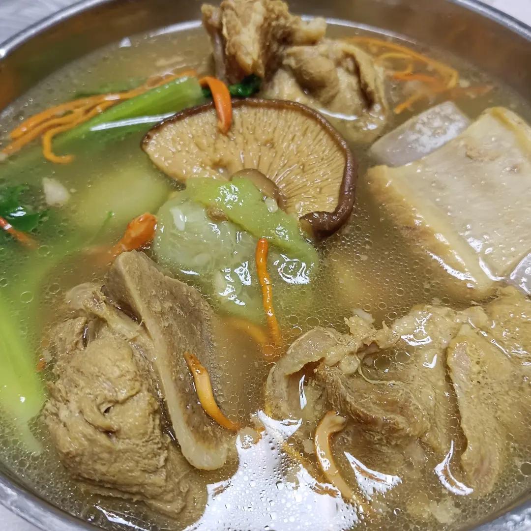 丝瓜蘑菇排骨汤