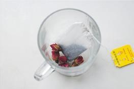 【玫瑰奶茶】自制放心甜蜜饮品的做法 步骤2