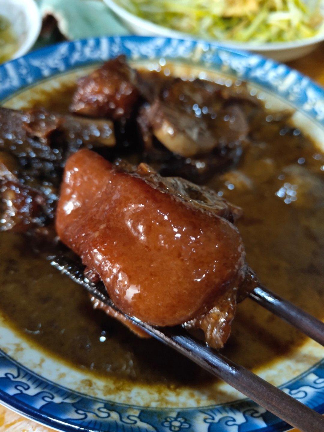 美味的家常菜：红烧猪蹄