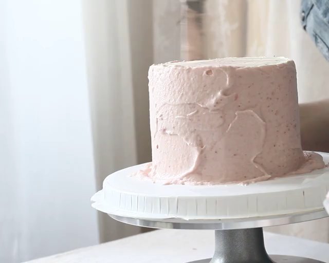 没有色素的粉色草莓蛋糕的做法 步骤6