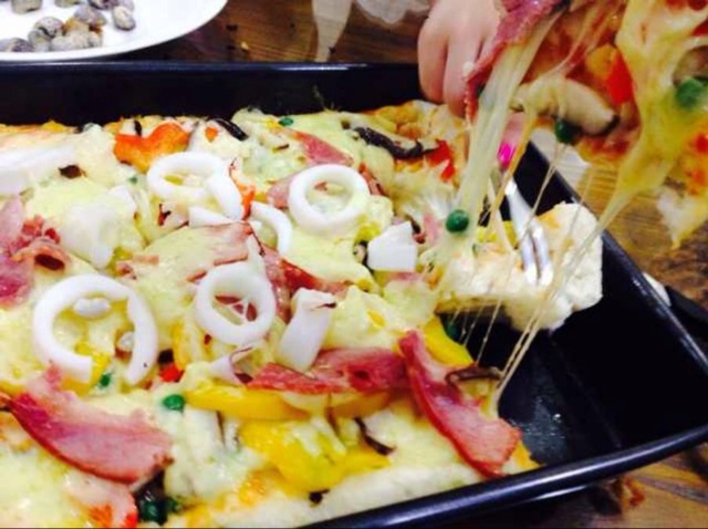 厚底鲜虾培根披萨