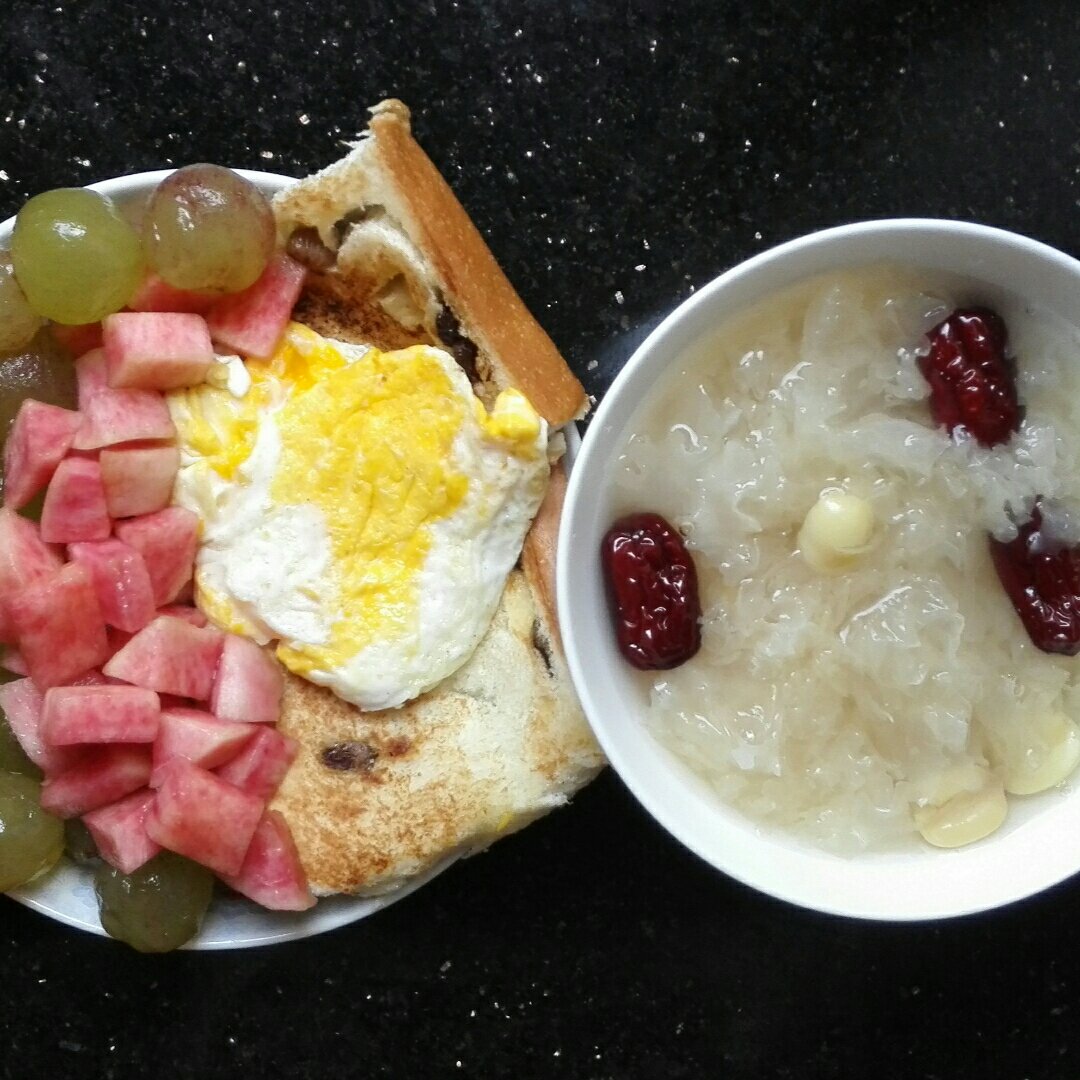 满满胶原蛋白的银耳汤