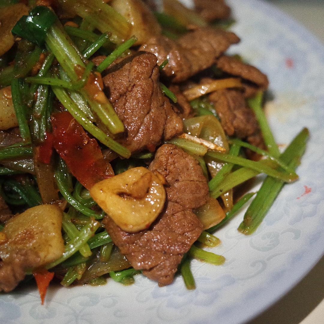 芹菜炒牛肉