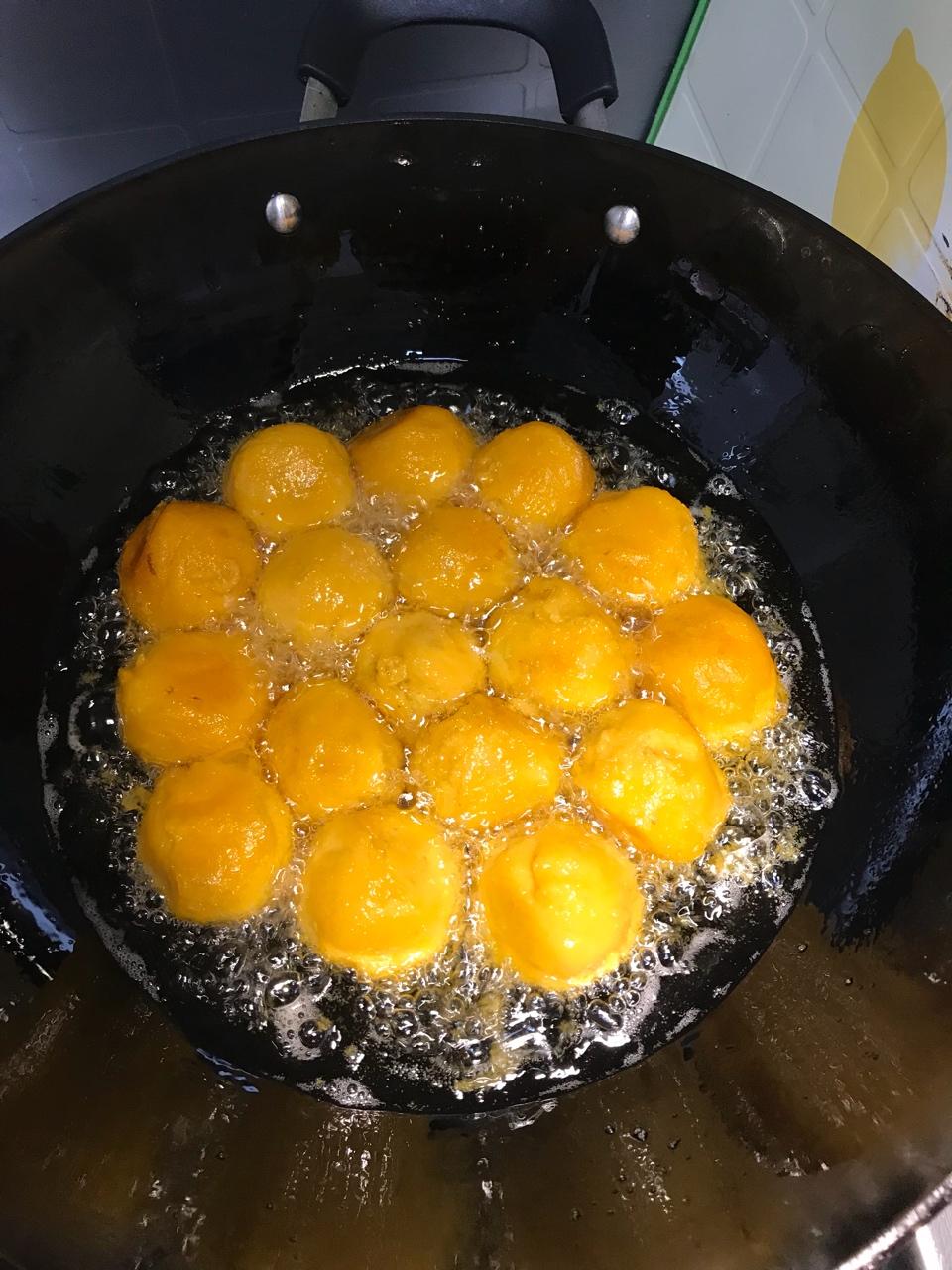 妈妈教炸的红薯丸子