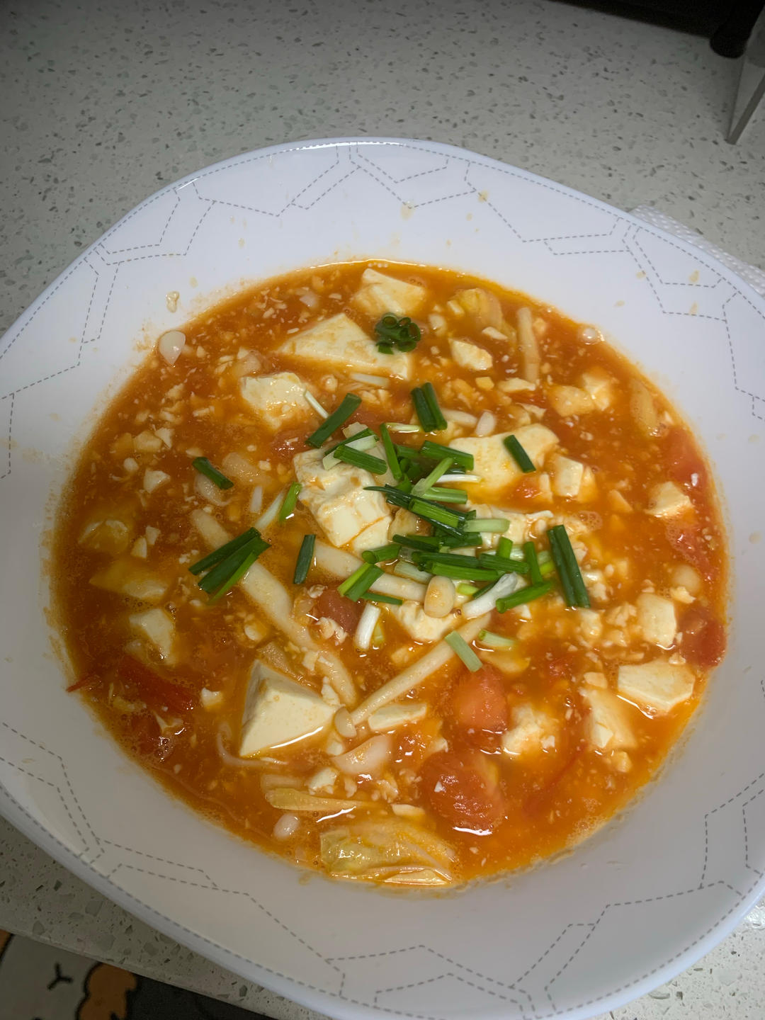 冬日里的一碗暖汤，番茄豆腐浓汤，不加一滴水，汤汁浓郁豆腐软嫩暖心又暖胃。