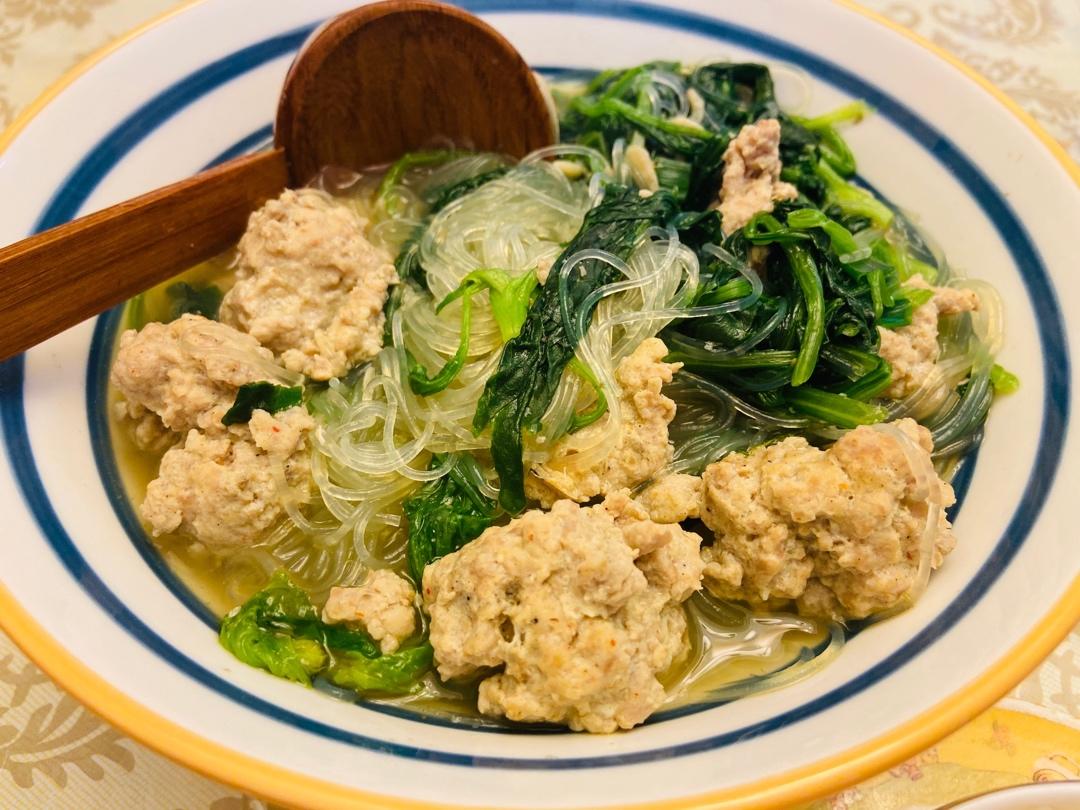 鲜香菠菜丸子粉丝汤