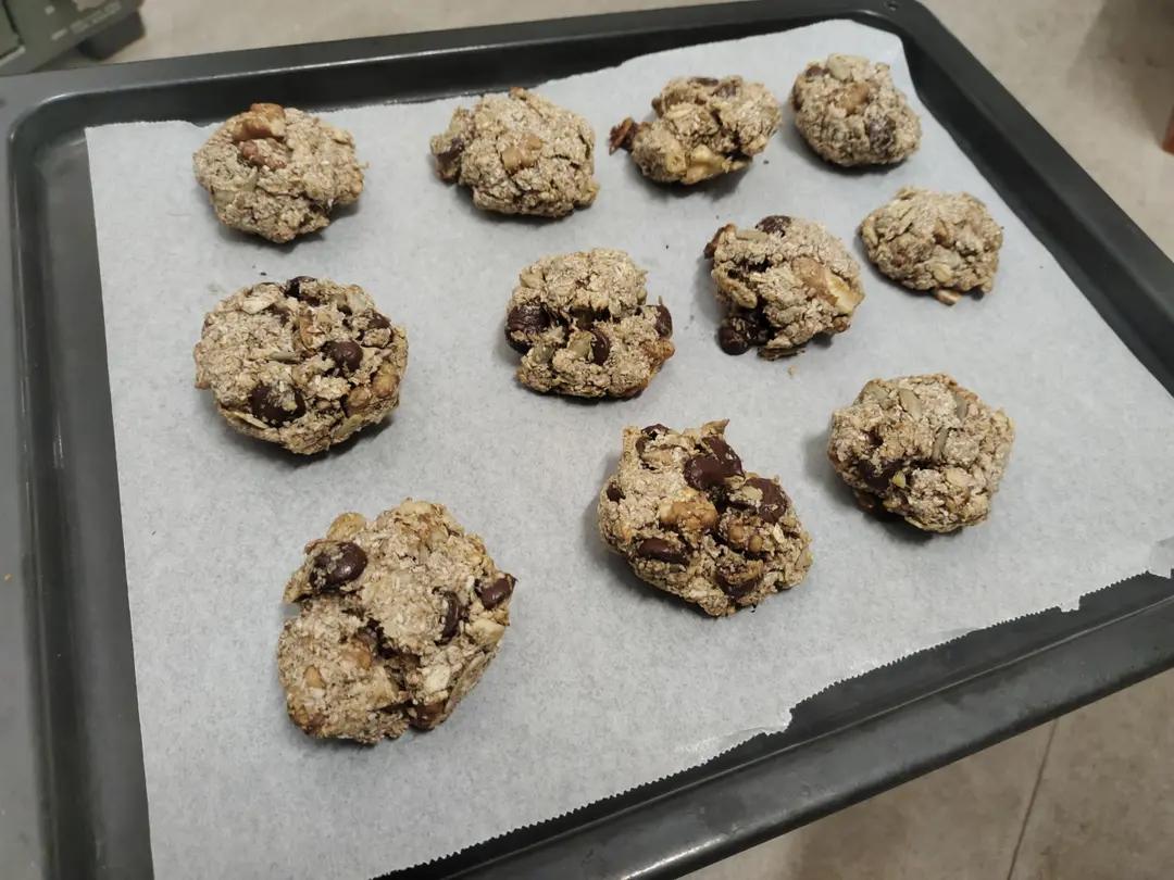 健康的香蕉燕麦核桃巧克力饼干