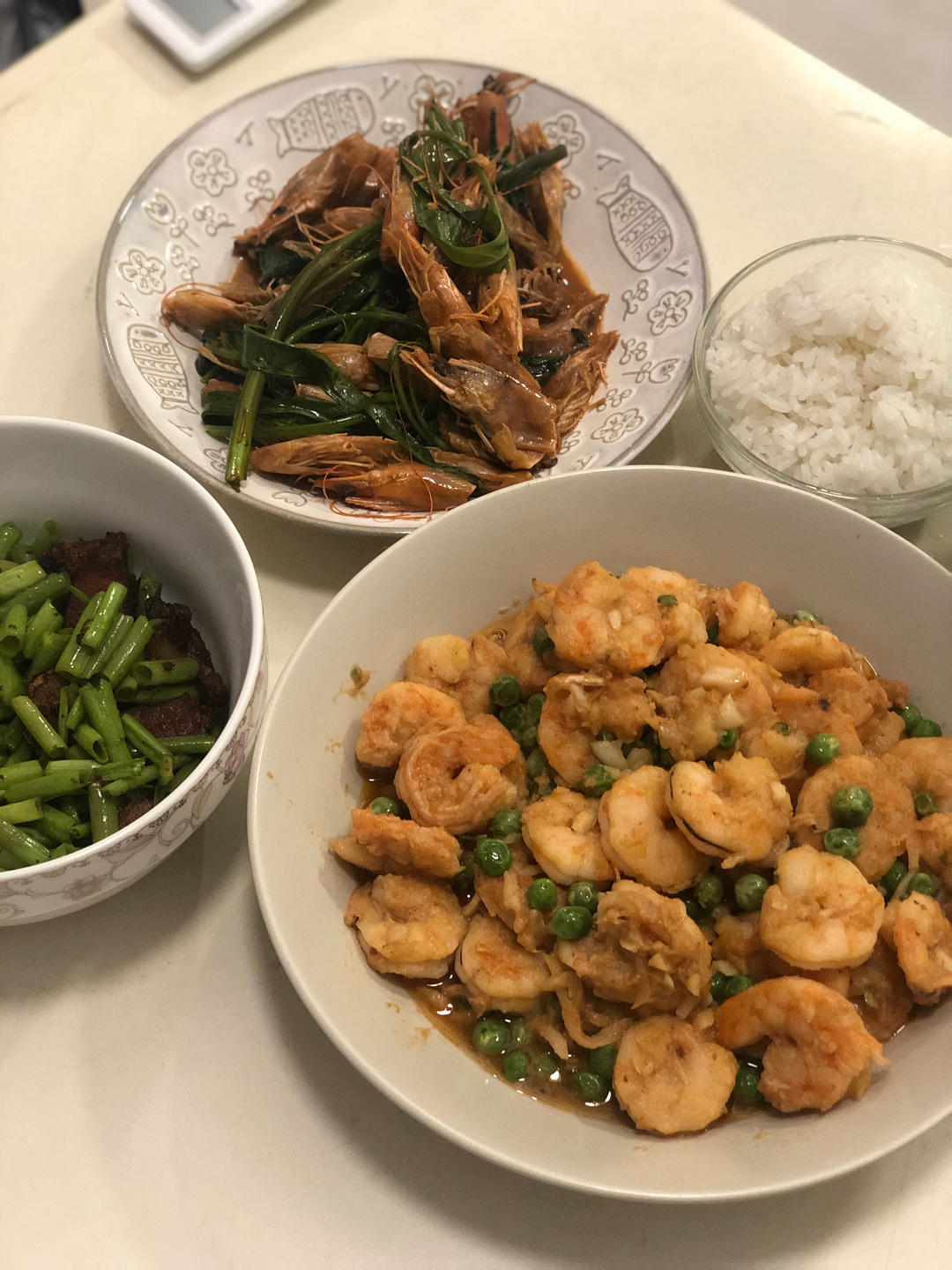 青豆，胡萝卜，玉米炒虾仁。