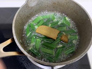 咖喱秋葵的做法 步骤4