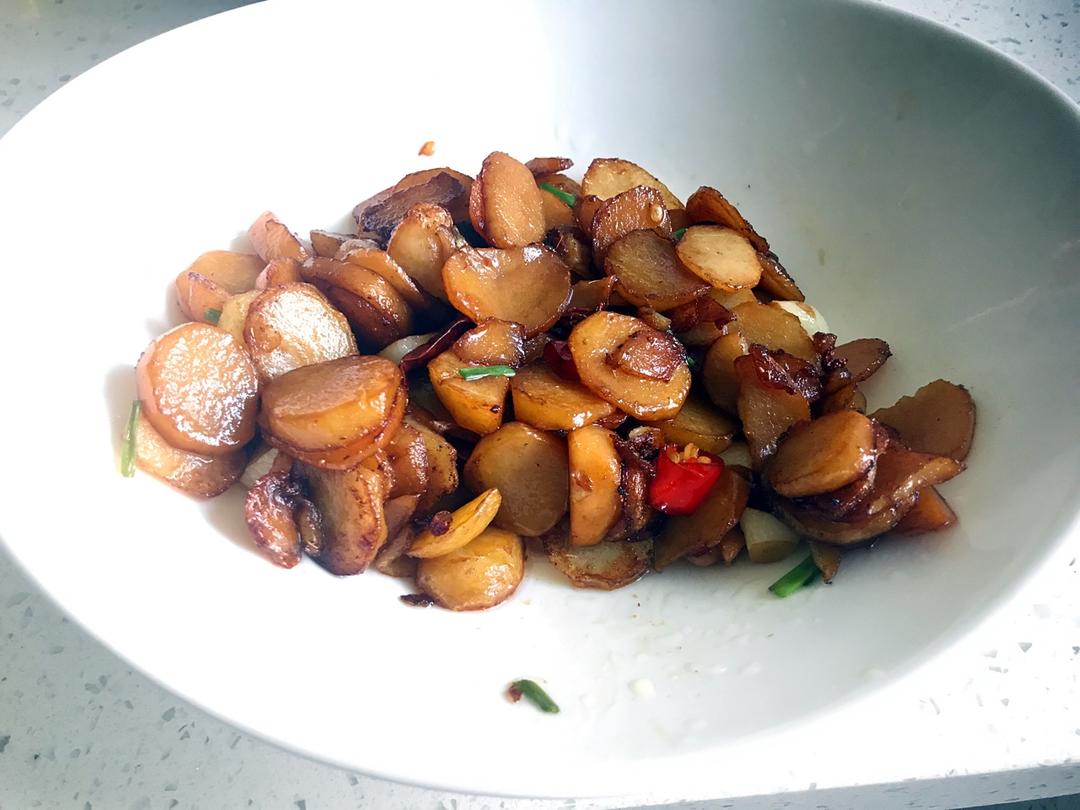 边吃边流泪的「孜然土豆片」