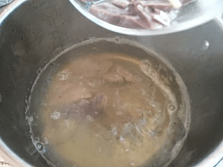 猪肝菠菜汤的做法 步骤3