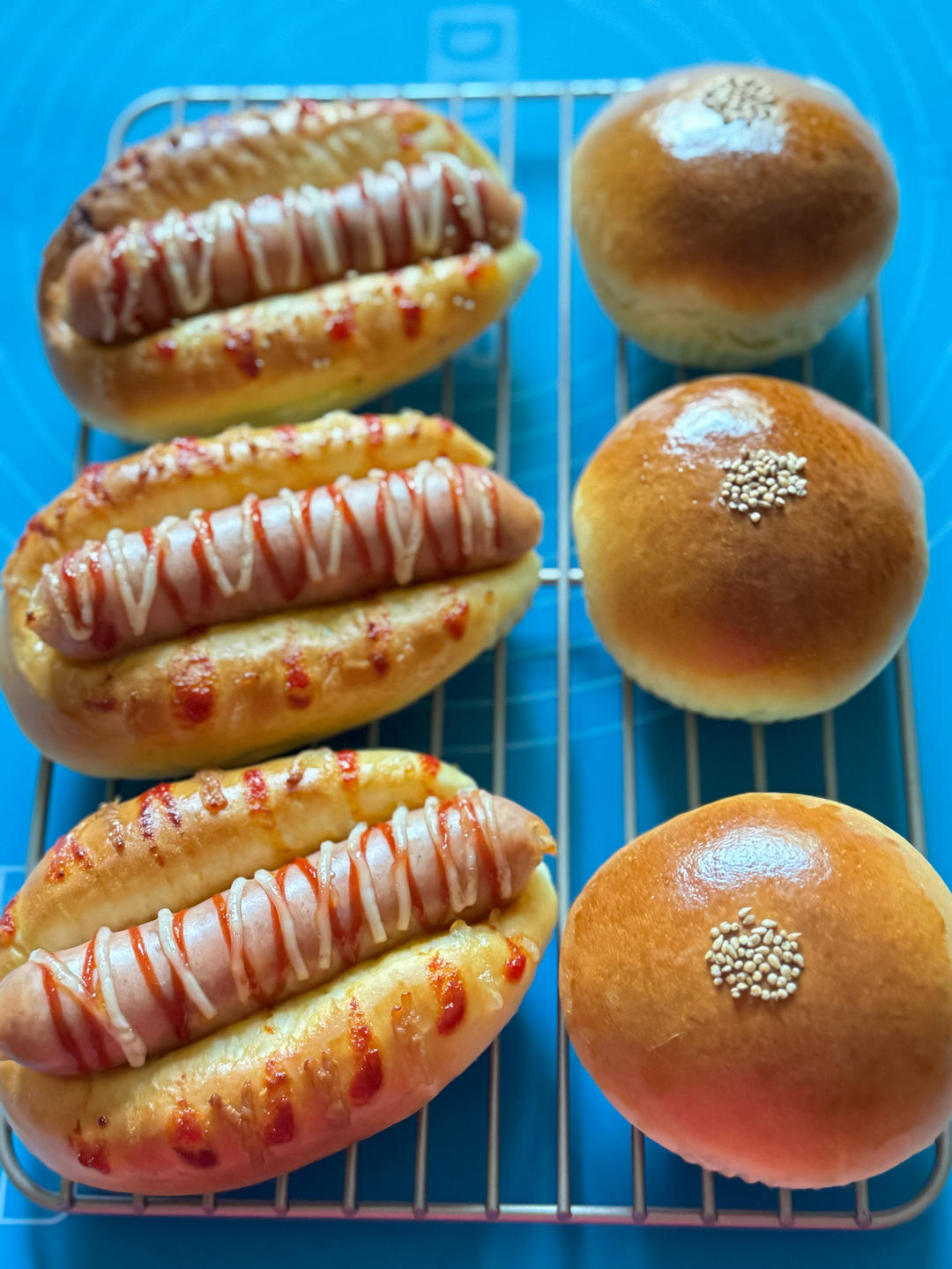 一个面团撑起一家店的台式面包—香肠面包