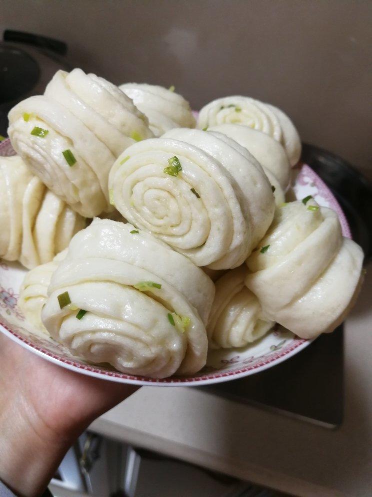 传统的葱油花卷